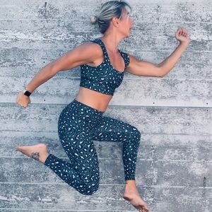 Fabletics sports bra size small reversible leopard
